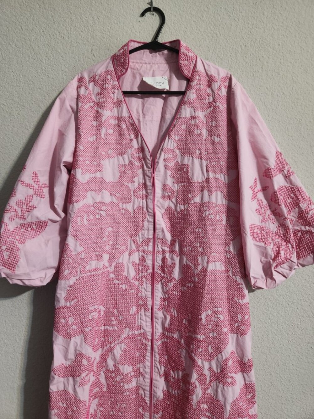 Tuckernuck Hyacinth House Pink Arem Embroidered Caftan Front Zip size small - Picture 8 of 10